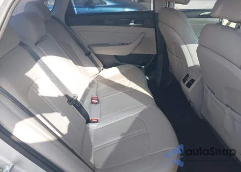 2015 Hyundai Sonata Limited z USA, uszkodzony, nr VIN 5NPE34AF2FH246695